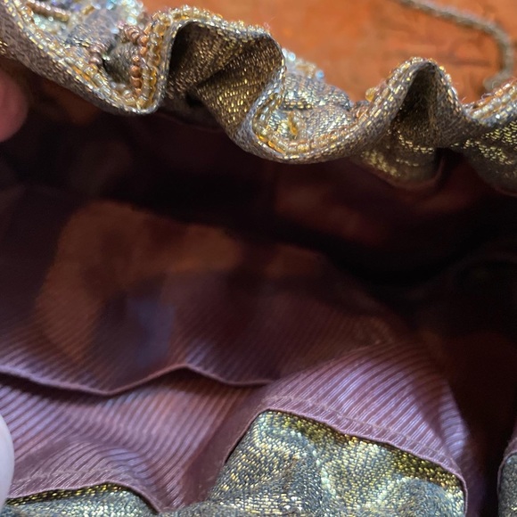 Vintage Top Handle Bag Gold Lame Beaded Kiss Lock Handle Includes Chain Strap. - Picture 4 of 10
